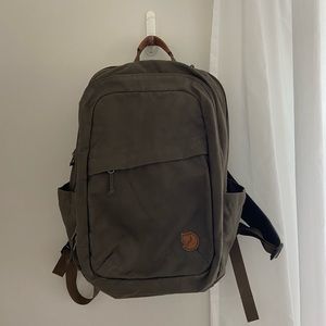 Fjallraven Raven 28L Backpack Dark Olive Green